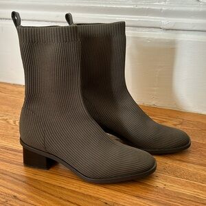 Everlane pull on glove boot